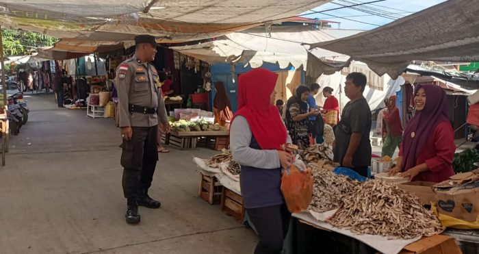 Sambangi Pasar Polsek Bengkong Imbau Warga Waspada Kejahatan Modus Hipnotis dan Copet