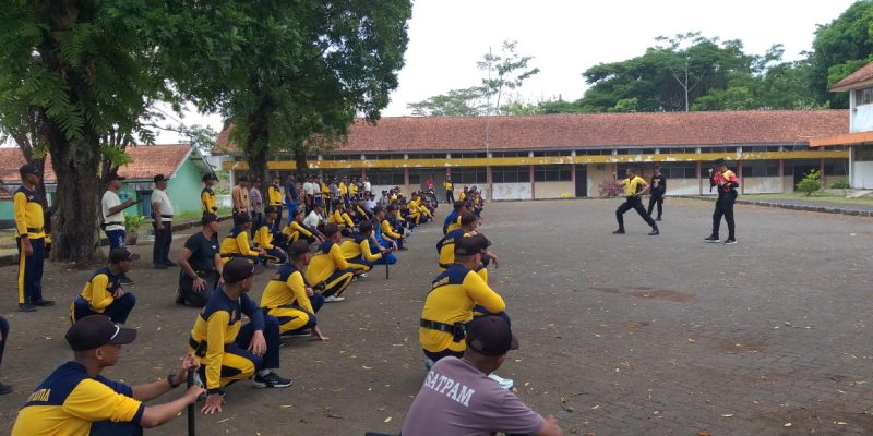 Tingkatkan Skill Pam Swakarsa, Polresta Malang Kota Berikan Pembinaan dan Pelatihan Satpam