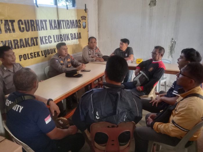 Giat Rutin Polsek Lubuk Baja Melaksanakan Jum’at Curhat di Baloi Persero Batam