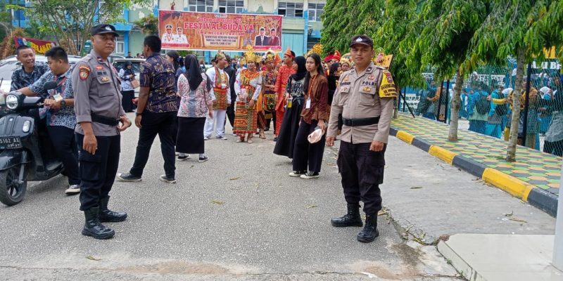 Personil Polsek Sekupang Melaksanakan Pengamanan dan Pengawalan Pawai HUT PGRI SMAN 1 Batam