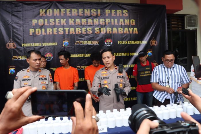 Polisi Berhasil Amankan Dua Kurir Narkoba Di Surabaya Ribuan Butir Pil Koplo Disita