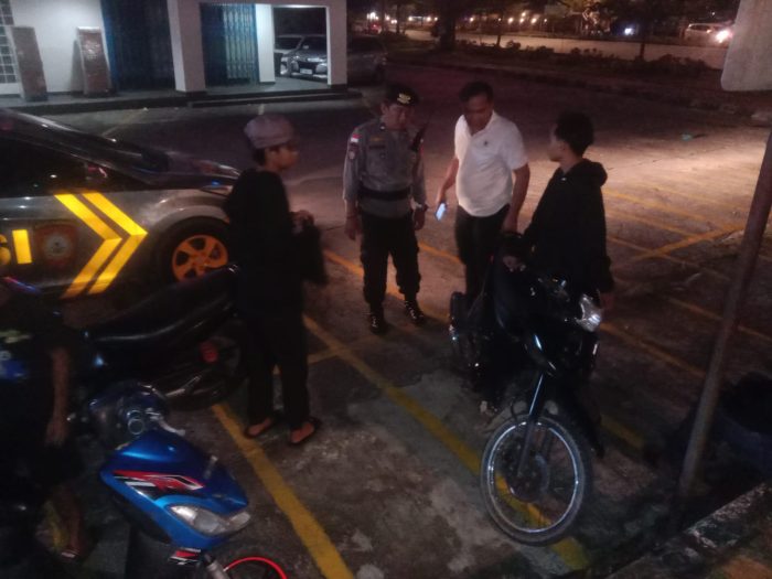 Patroli Polsek Lubuk Baja Sampaikan Himbauan Kamtibmas Kepada Masyarakat
