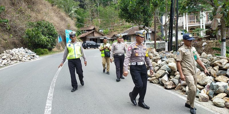 Polres Pacitan Cek Jalur Pacitan Ponorogo Antisipasi Bahaya Longsor