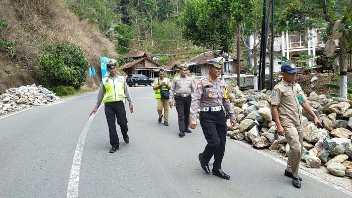 Polres Pacitan Cek Jalur Pacitan Ponorogo Antisipasi Bahaya Longsor