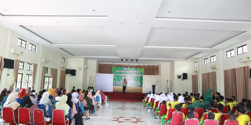Menjadi Narasumber Bhabinkamtibmas Lubuk Baja Gelar Sosialisasi Pencegahan Dan Penanganan Kekerasan Peserta didik SD Ibnu Sina