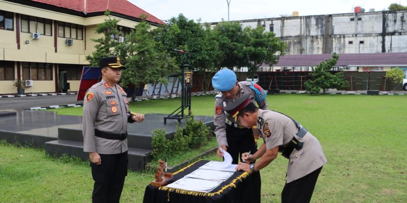 Kapolres Lubuklinggau Pimpin Upacara Serah Terima Jabatan Dilingkungan Polres Lubuklinggau Berlangsung Hikmat