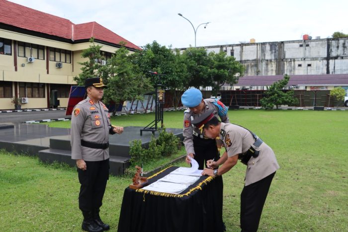 Kapolres Lubuklinggau Pimpin Upacara Serah Terima Jabatan Dilingkungan Polres Lubuklinggau Berlangsung Hikmat