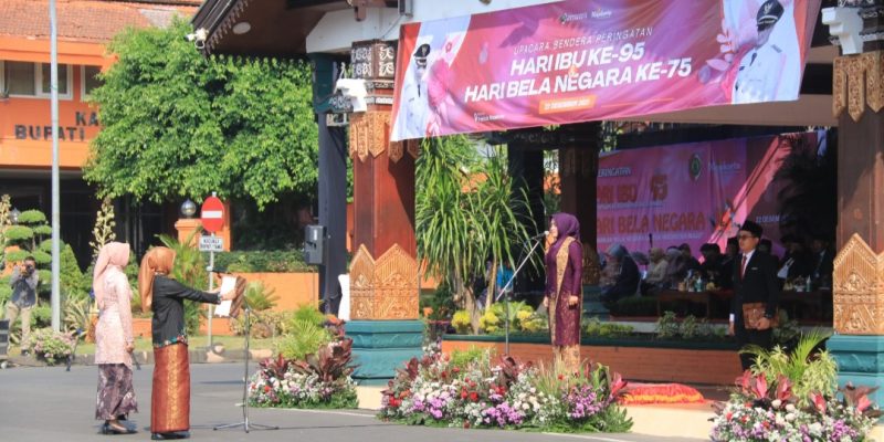 Pemkab Mojokerto Gelar Upacara Peringatan Ke-95 Hari Ibu Dan HBN Ke-75 Tahun 2023