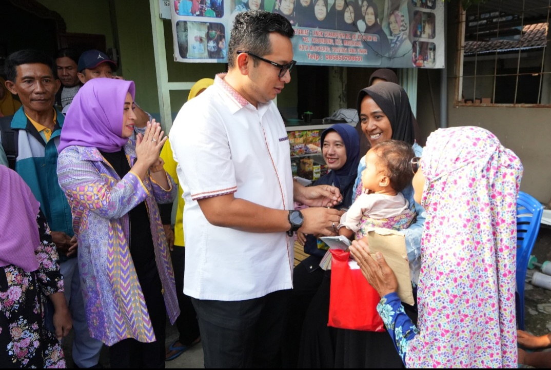 Mas Pj Wali Kota Mojokerto Blusukan Sidak Proyek Strategis dan Berikan Bantuan Untuk Warga