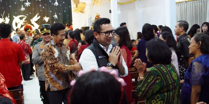 Wujud Kekompakan Forkopimda Mojokerto Raya, Mas Pj Ali Bareng Bupati Ikfina Tinjau Kesiapan Gereja dan Posyan Nataru