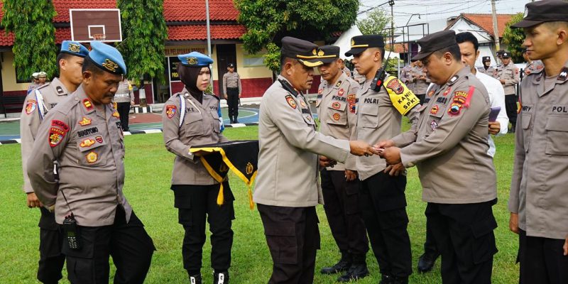 Wujudkan Netralitas Polri, Polisi dibekali Buku Saku