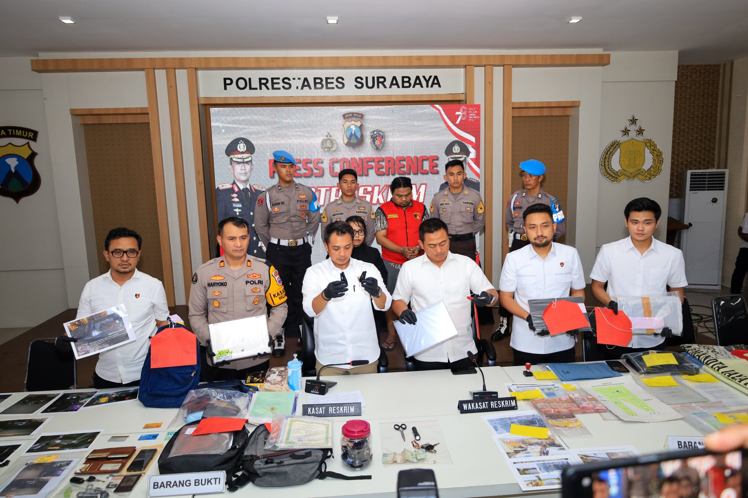 Satreskrim Polrestabes Surabaya Berhasil Amankan Tersangka Pencurian Spesialis Pecah Kaca Mobil Yang Meresahkan Warga Kota Surabaya
