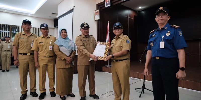 Wali Kota Depok DR.KH.Mohammad Idris Serahkan Sejumlah Penghargaan dan Kunci MobTang Damkar
