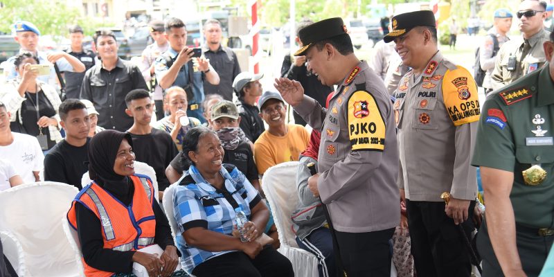 Kapolri dan Panglima TNI Berikan Bantuan Kesehatan Gratis di Maluku