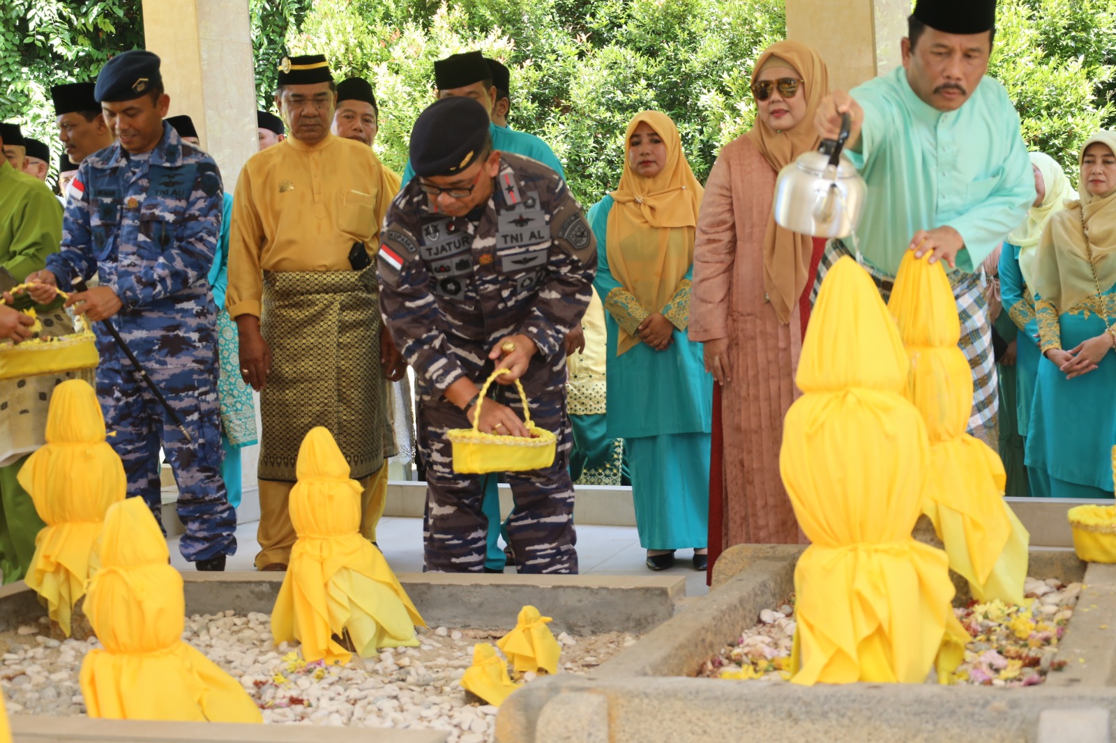 Tak Lupakan Sejarah, Danlantamal IV Batam Ziarah Ke Makam Zuri’at Nong Isa