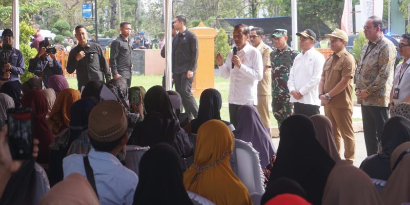Presiden Jokowi Monitoring Langsung Penyaluran BLT El-Nino Ratusan KPM di Kota Pekalongan