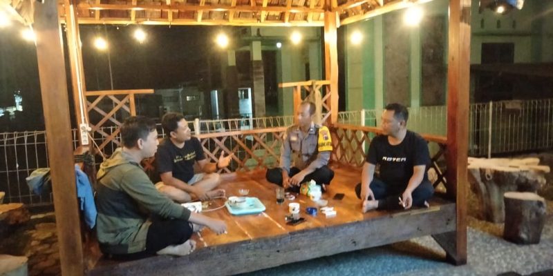 Silaturahmi Dengan Warganya, Aiptu Hery Susanto Himbau Ciptakan Keamanan Selama Pemilu 2024