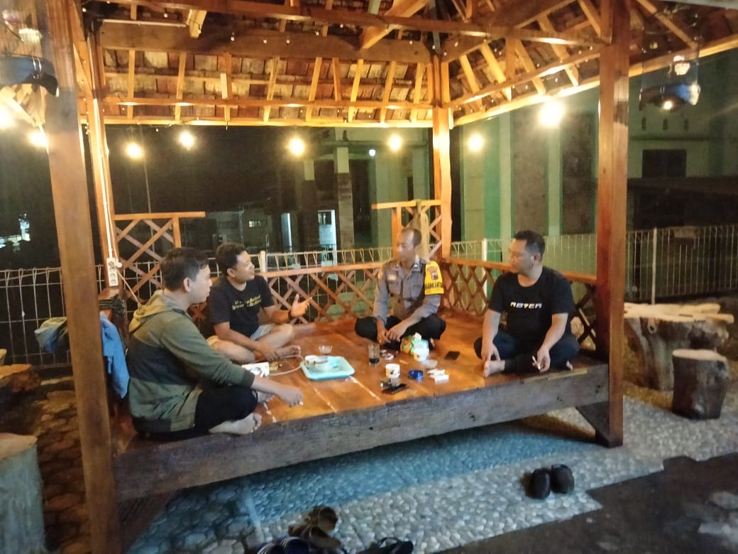 Silaturahmi Dengan Warganya, Aiptu Hery Susanto Himbau Ciptakan Keamanan Selama Pemilu 2024