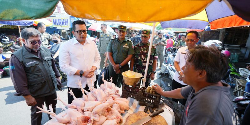 Tinjau Tiga Pasar di Mojokerto, Pj Wali Kota Mojokerto Pastikan Harga Bahan Pokok Masih Stabil