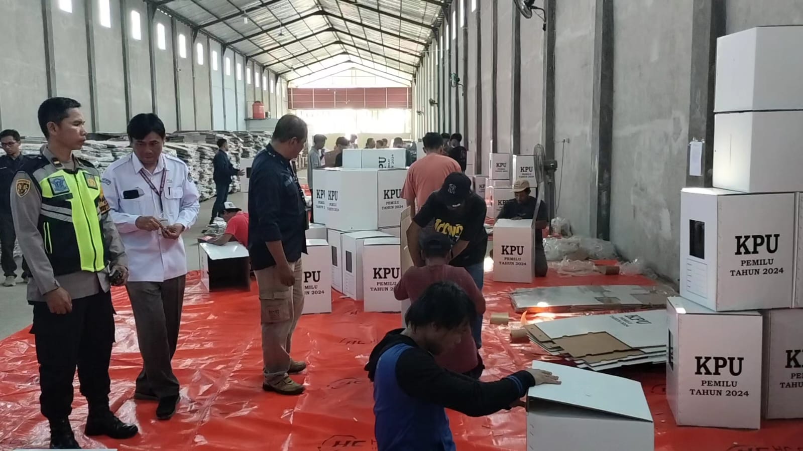 Proses Perakitan Kotak Suara Terus Berlanjut, KPU Berharap Selesai Tepat Waktu