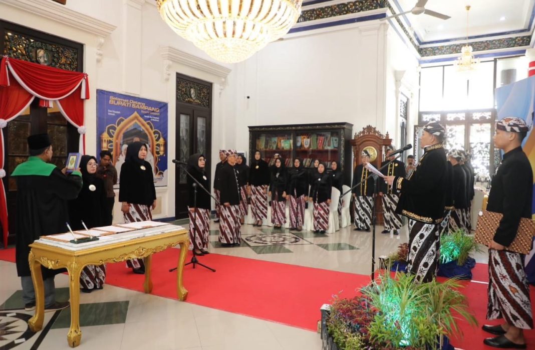 Bupati Sampang H. Slamet Junaidi Resmi Melantik 4 Pejabat Dispendukcapil