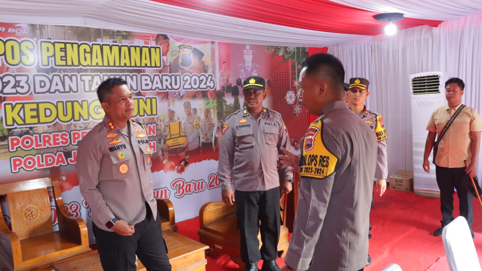 Pastikan Peringatan Natal Aman, Kapolres Pekalongan Cek Kesiapan Pos Pengamanan Operasi Lilin Candi 2023