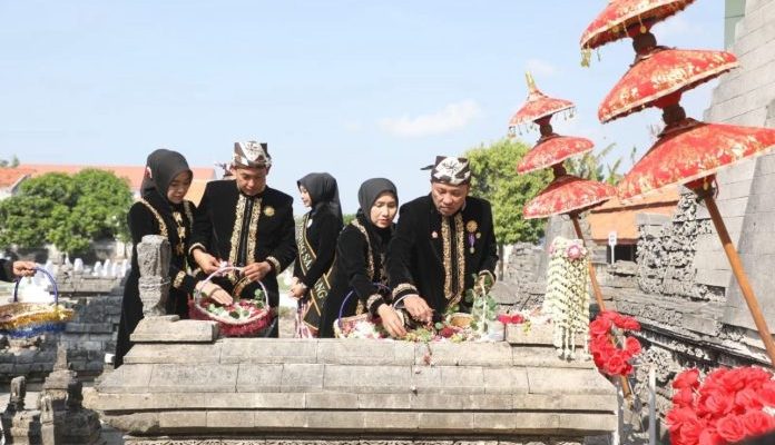 Peringati Hari Jadi Sampang Ke 400, Bupati Dan Wabup Sampang Ziarah Ke Makam Ratoh Ebuh