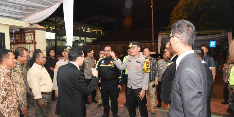 Kapolres Bondowoso Mengecek Perayaan Natal di Beberapa Gereja