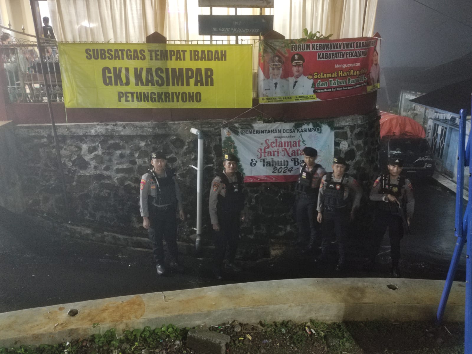 Personil Samapta Polres Pekalongan Amankan Giat Ibadah Natal di Petungkriyono