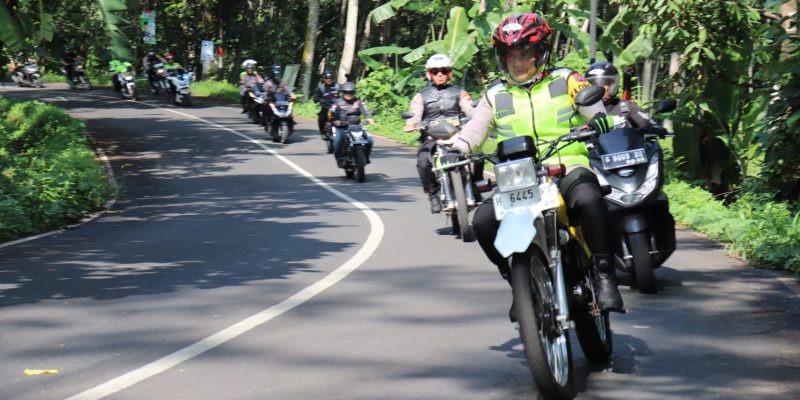 Patroli Kamtibmas, Kapolres Pekalongan Kendarai Sepeda Motor Sambangi Gereja dan Objek Wisata