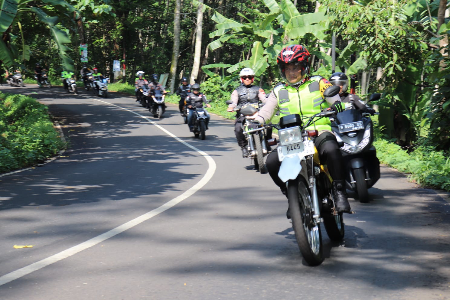 Patroli Kamtibmas, Kapolres Pekalongan Kendarai Sepeda Motor Sambangi Gereja dan Objek Wisata