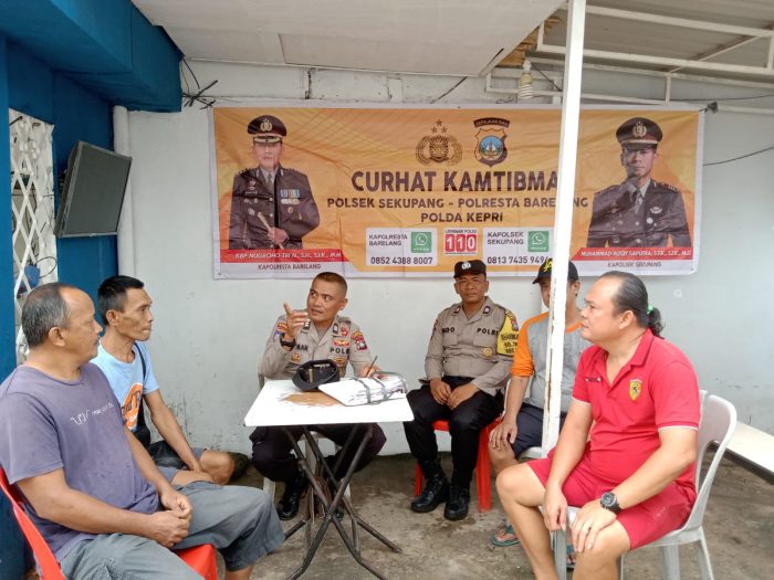 Jaga Harkamtibmas, Polsek Sekupang Gelar Jum’at Curhat di Pasar Ciptapuri-Tiban