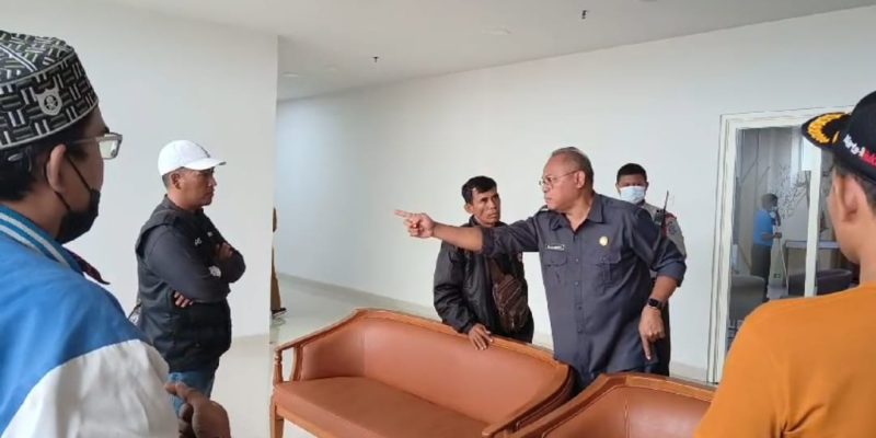 Ricuh Di RSUD DR M Soewandhie Pelayanan Pasien Tidak Maksimal Serta Sosok Direktur Yang Kurang Harmonis