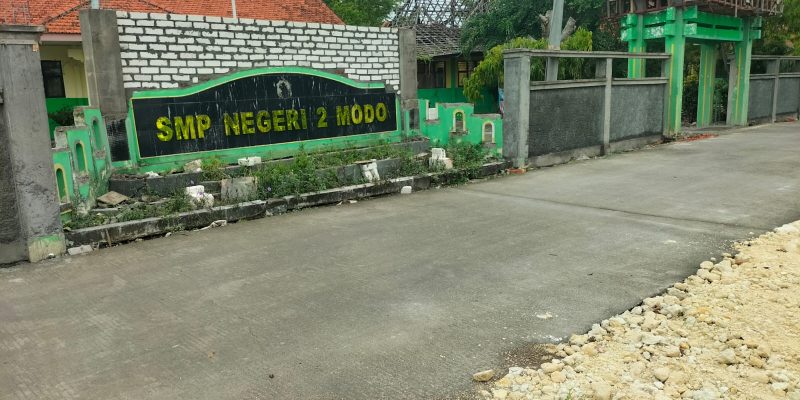 Dana Belum Cair, Bangunan Pagar dan Gapura Sekolah SMPN 2 Modo Pekerjanya Terhenti Kehabisan Bahan