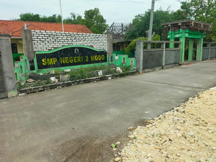 Dana Belum Cair, Bangunan Pagar dan Gapura Sekolah SMPN 2 Modo Pekerjanya Terhenti Kehabisan Bahan