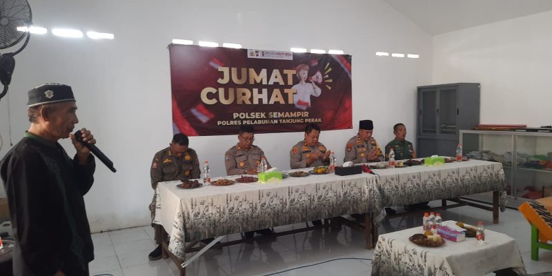 Polres Tanjung Perak Gelar Jumat Curhat Sebagai Sarana Silaturahmi Dengan Warga