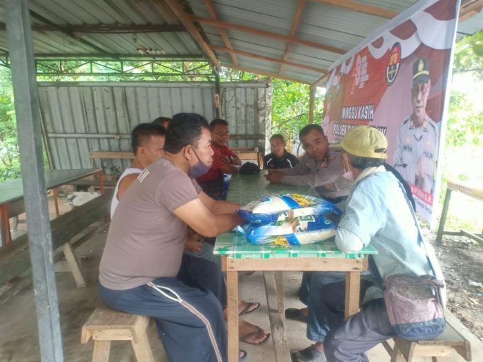 Polsek Sei Beduk Lakukan Minggu Kasih & Bansos Bersama Masyarakat Simpang Bagan