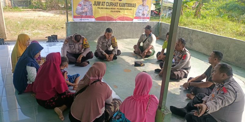 Gelar Jum’at Curhat, Polsek Sei Beduk Membagi-bagikan Bansos Kepada Masyarakat Tanjung Piayu