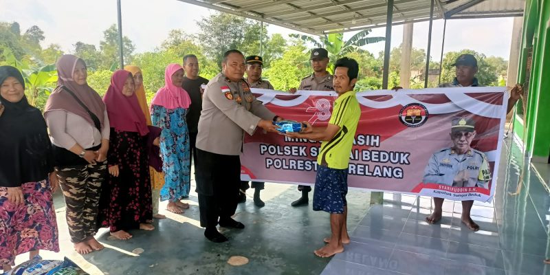 Polsek Sei Beduk Gelar Minggu Kasih & Bagi-Bagi Bansos Kepada Masyarakat Kavling Baru Sungai Daun-Batam