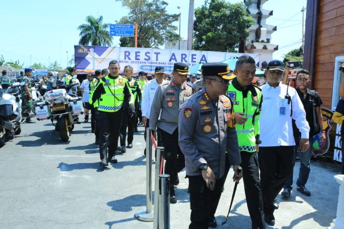 Kapolda Jatim Cek Kesiapan Ops Lilin Semeru Dan Jalur Pantura Surabaya Banyuwangi Dengan Patroli Bermotor
