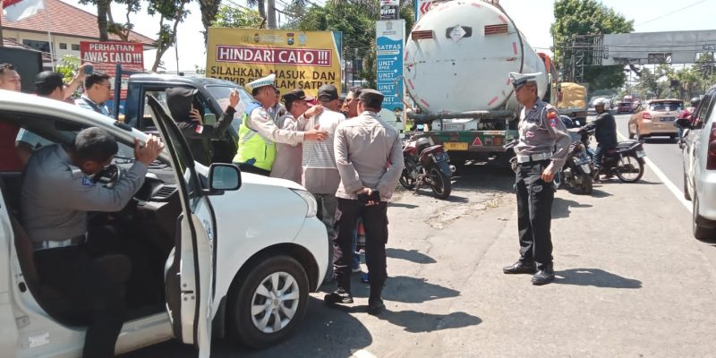 Polres Malang Amankan Belasan Orang Diduga Calo SIM di Satpas Singosari
