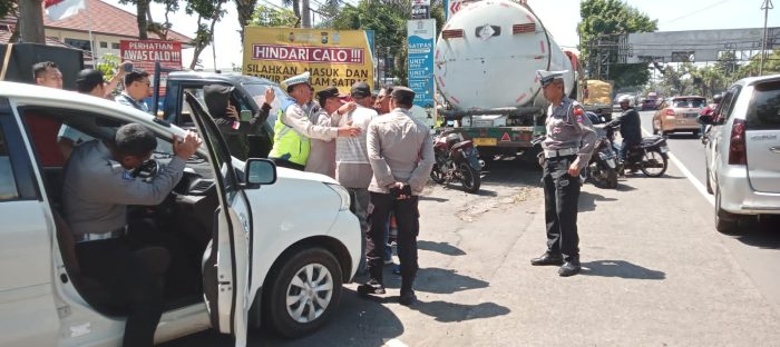 Polres Malang Amankan Belasan Orang Diduga Calo SIM di Satpas Singosari