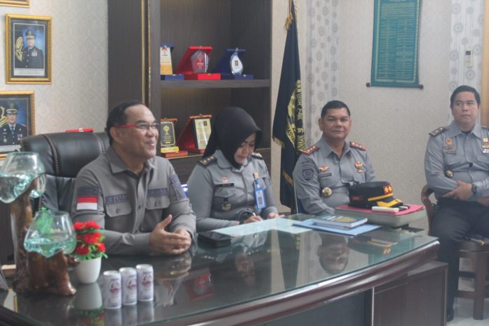 Kunjungan Kerja Ke Lapas Lubuklinggau Kepala Kanwil Sumsel Kemenkumham Beri Penghargaan Petugas Lapas