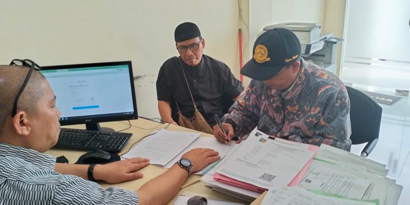 Paguyuban Warga Banten (PWB) Kepri Yang Di Nakhodai TB. HM Gunawan Resmi Menandatangani Akta Notaris Di Kota Batam