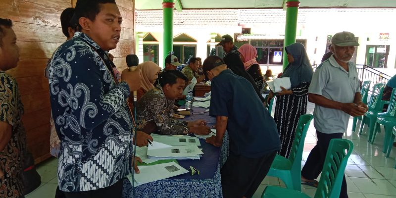 Dinsos Kabupaten Bojonegoro Melalui Kecamatan Kalitidu Salurkan Bantuan Miskin Ekstrim