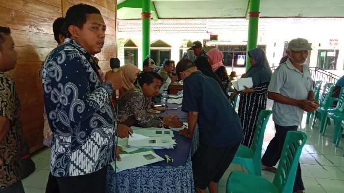 Dinsos Kabupaten Bojonegoro Melalui Kecamatan Kalitidu Salurkan Bantuan Miskin Ekstrim