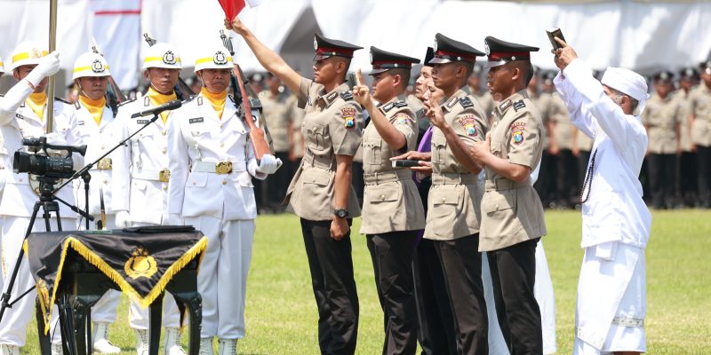 Jelang Pemilu 2024, Kapolda Jatim Lantik  841 Bintara Polri