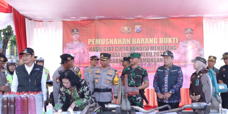 Di Lamongan 2.500 liter Miras Dan Ratusan Knalpot Brong Dimusnahkan Jelang Nataru