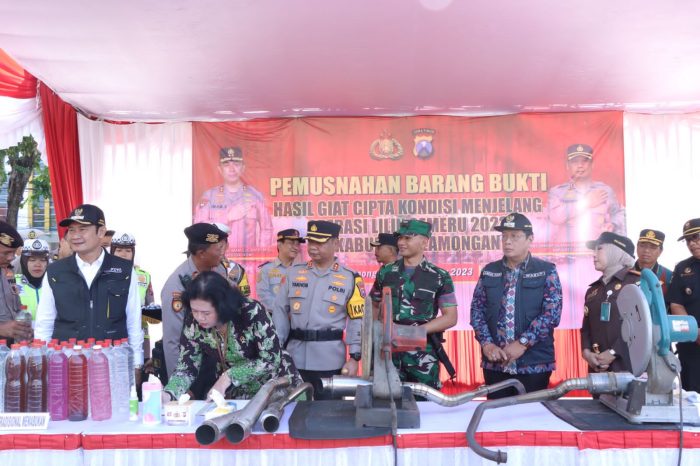 Di Lamongan 2.500 liter Miras Dan Ratusan Knalpot Brong Dimusnahkan Jelang Nataru