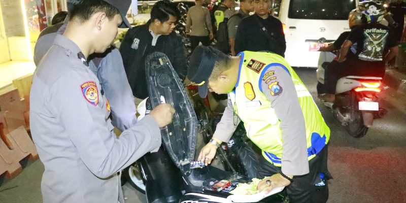 Polres Pelabuhan Tanjungperak Gelar Razia di Suramadu untuk Harkamtibmas saat Nataru